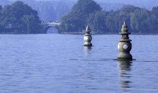 三潭印月到底是怎么回事 三潭印月有几个月亮