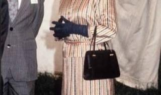 英国女王怎样继位 回顾英女王传奇一生